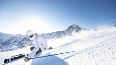 _Stubaier_Gletscher_Andre_Schönherr_Sonnenskilauf_