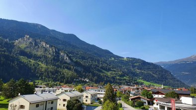 Ausblick von der Terasse aus auf die Burg Laudeck und Prutz., © im-web.de/ DS Destination Solutions GmbH (eda3 TOL)