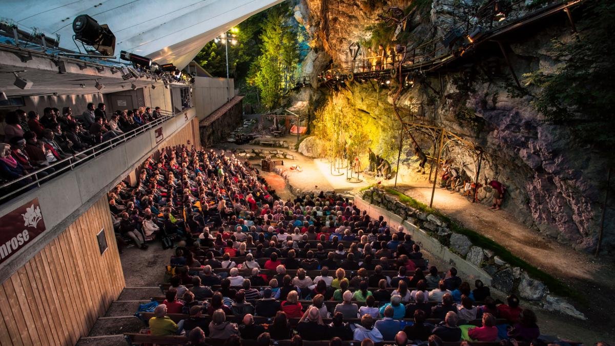 Sie ist die kulturelle Perle des Lechtals – die Geierwally-Freilichtbühne, die sich am Ausgang der Bernhardschlucht befindet. Erstklassige Open-Air-Theatervorstellungen und die „Geierwally-Festspiele“ locken alljährliche tausende Besucher her., © kdg mediacope/Arnold Weißenbach