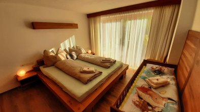 Schlafzimmer 3 mit Kinderbett