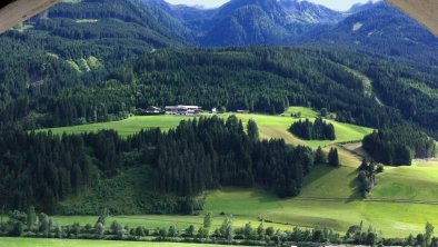 Der Hattlerhof mit dem Bergkranz im Hintergrund, © Hattlerhof