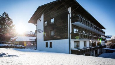 Winter Seitenansicht Appartement Solstein Seefeld